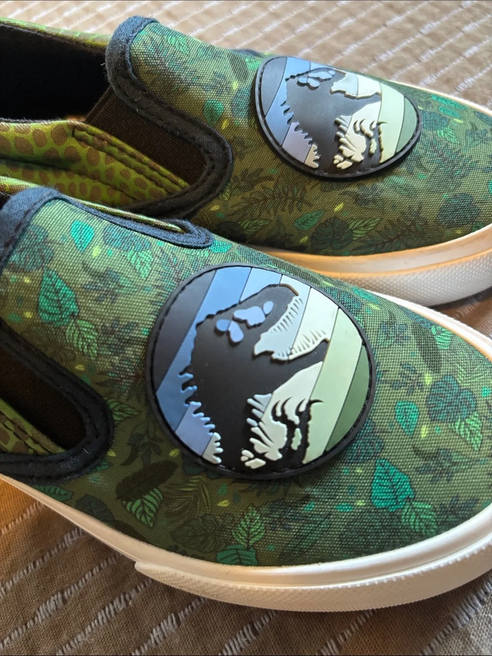 Ground Up Jurassic World Boys Dinosaur Slip On Sneakers Green Camo Size 13